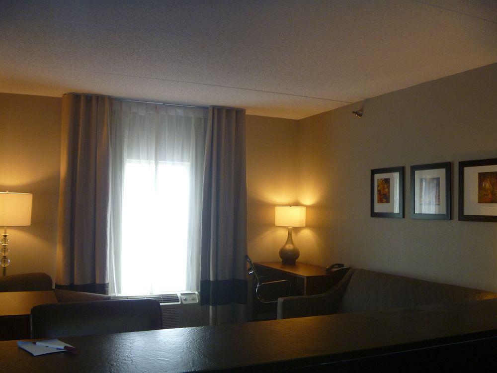 คอมฟอร์ต สวีท ไพน์วิลล์ - บาลันไทน์ แอเรีย Hotel ภายนอก รูปภาพ